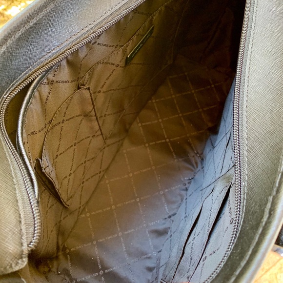 ⛔️SOLD OUT⛔️ Michael Kors Bag / Tote Black - Picture 4 of 5